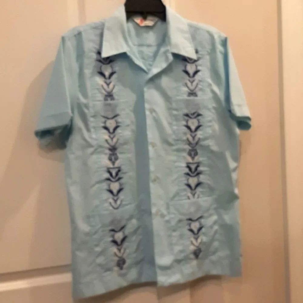 ROMANI Collection NWOT Blue Button Down Embroidered Top with Pockets